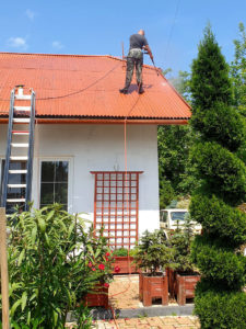malowanie dachu w domu jednorodzinnym