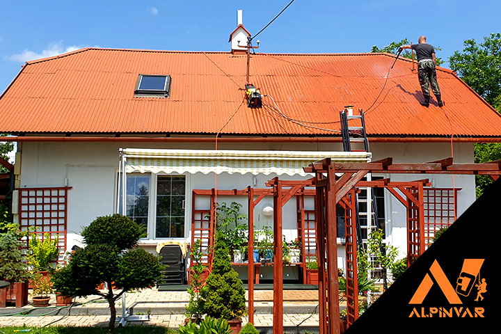 malowanie dachu w domu jednorodzinnym