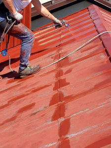 malowanie dachu z blachy