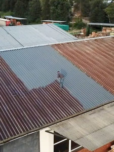 malowanie dachu hali produkcyjnej