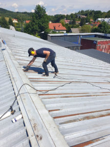 malowanie dachu hali produkcyjnej