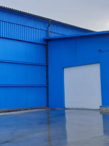 malowanie elewacji z blachy ocynkowanej