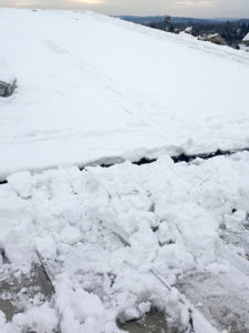 odśnieżanie dachu hali produkcyjno-magazynowej