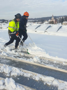 odśnieżanie dachu hali produkcyjno-magazynowej
