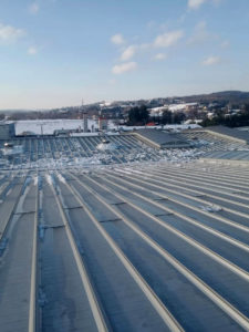 odśnieżanie dachu hali produkcyjno-magazynowej