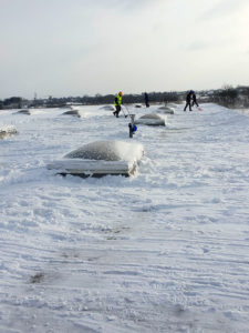 odśnieżanie dachu płaskiego hali
