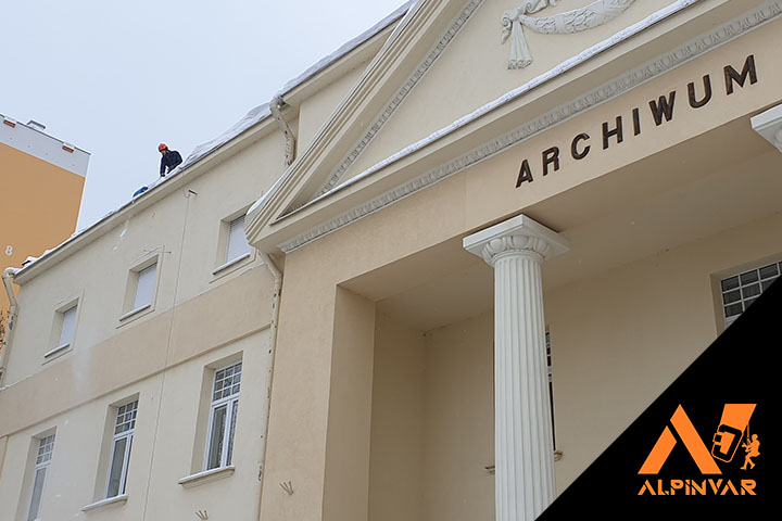 odśnieżanie i usuwanie nawisów śnieżnych