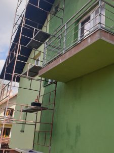 malowanie elewacji i tynku mozaikowego
