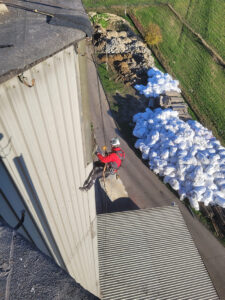 demontaż blachy na silosach