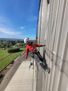 demontaż blachy na silosach