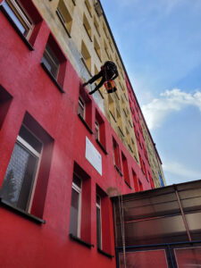 malowanie elewacji szpitala w leżajsku