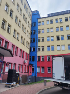 malowanie elewacji szpitala w leżajsku