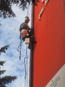 malowanie elewacji szpitala w leżajsku