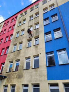 malowanie elewacji szpitala w leżajsku