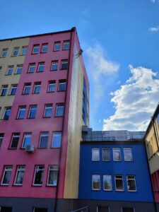 malowanie elewacji szpitala w leżajsku