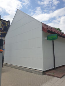 malowanie elewacji sklepu żabka w rzeszowie