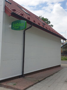 malowanie elewacji sklepu żabka w rzeszowie