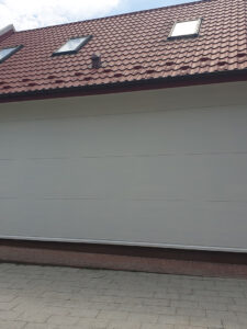 malowanie elewacji sklepu żabka w rzeszowie