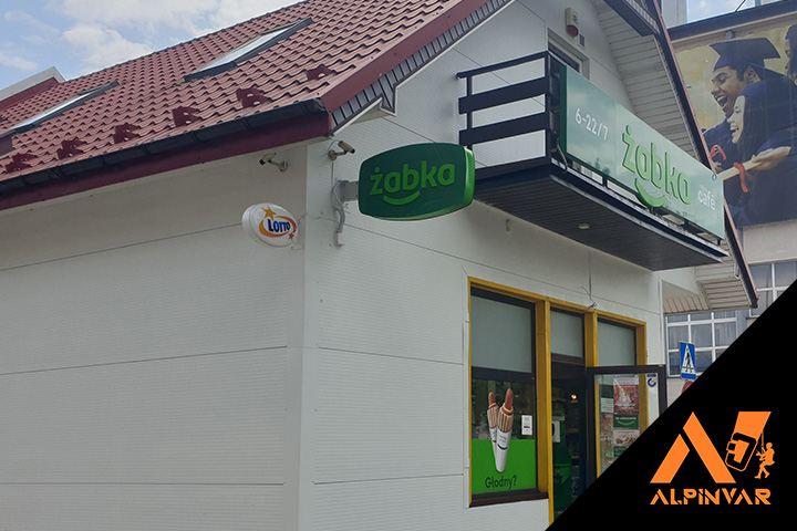 malowanie elewacji sklepu żabka w rzeszowie