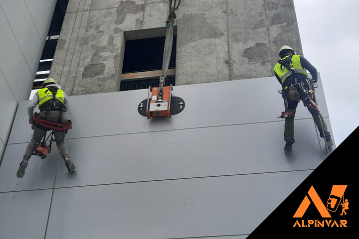 montaż płyt warstwowych elewacyjnych