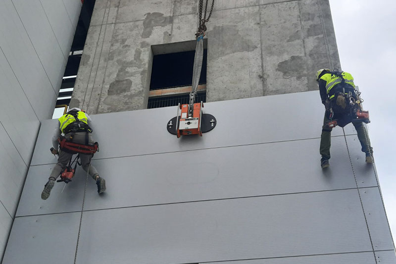 montaż płyt warstwowych